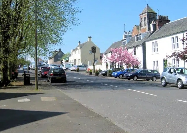 Safe and wind-rated residential scaffolding rig installed by RCR Scaffolding Solutions for a roofing project in Kippen, serving West Stirlingshire including Buchlyvie and Gargunnock with 40 years of family-run expertise and HSE compliance.